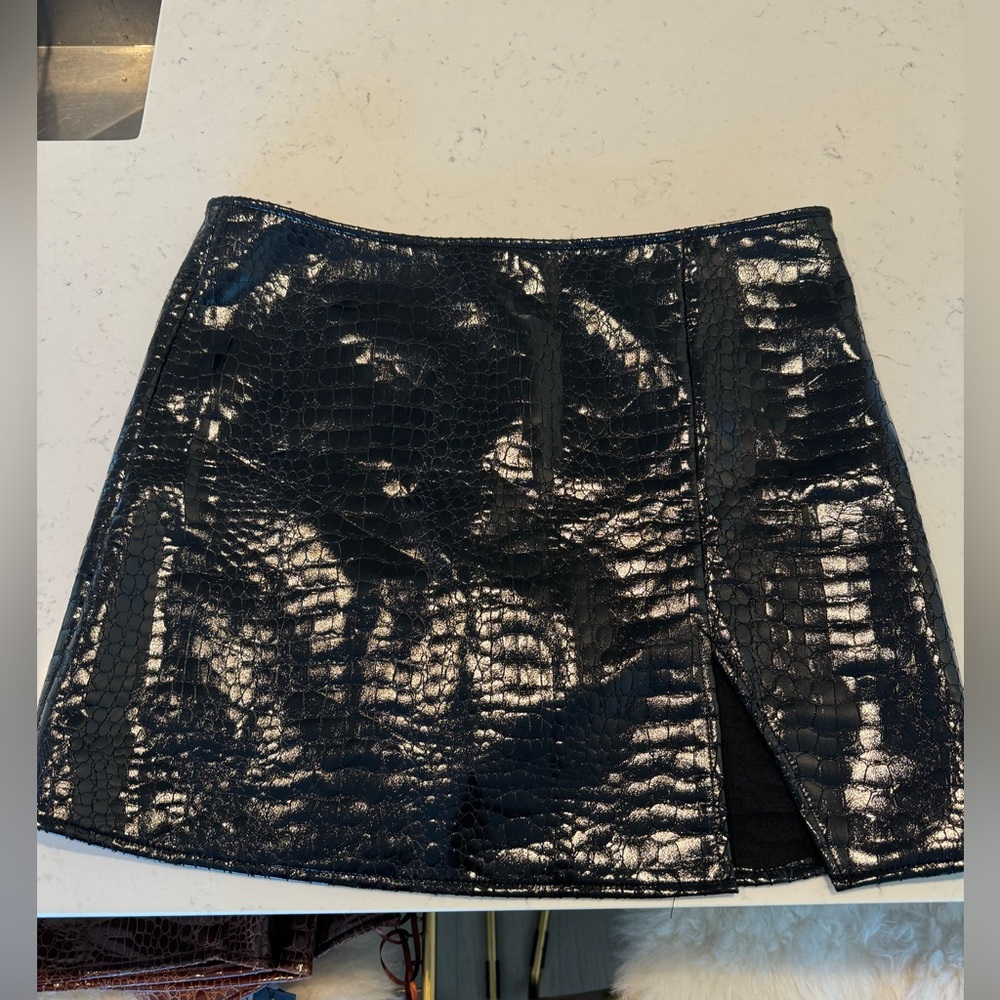Motel black mini skirt in black